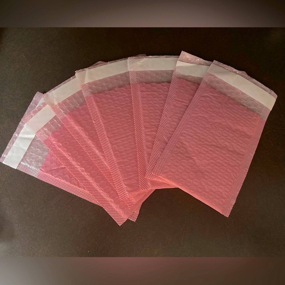 📦 25 Bubble Mailers, 4x6”, Pink